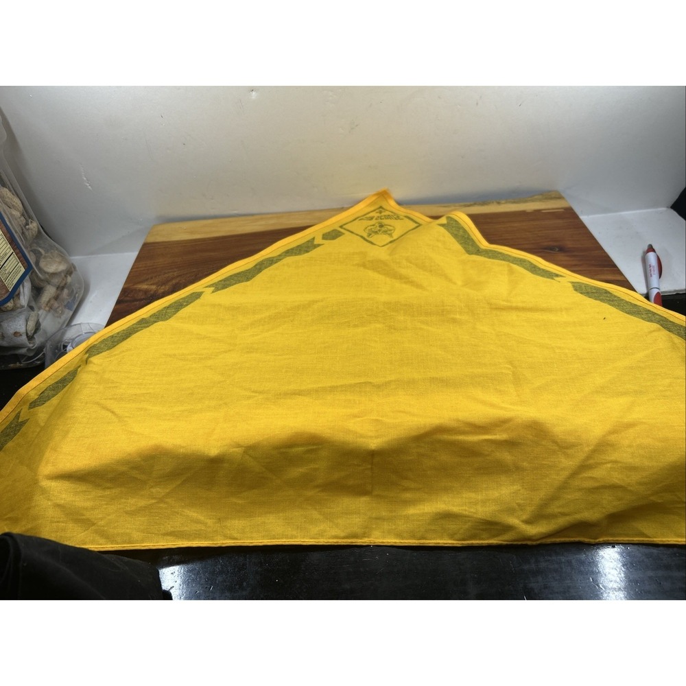 Cub Scout Wolf Neckerchief Gold Yellow Scarf BSA Boy Scouts of America‎ - Picture 3 of 4